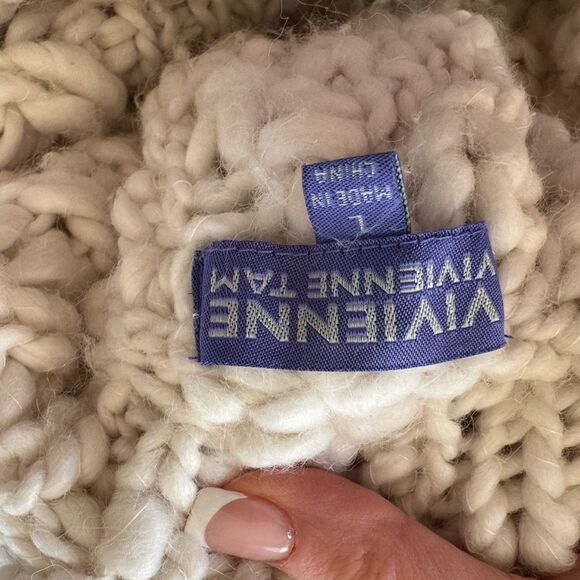 Vivenne cream, heavy sweater size large - Picture 4 of 4